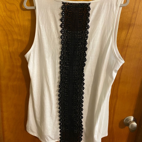 💥3/$25💥 2X Midnight Hour Skull Tank - Picture 2 of 3